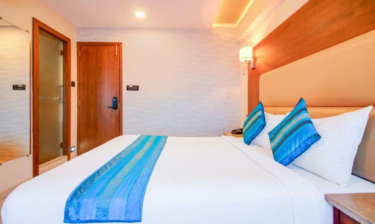 Hotel Oxford Mumbai Exterior photo